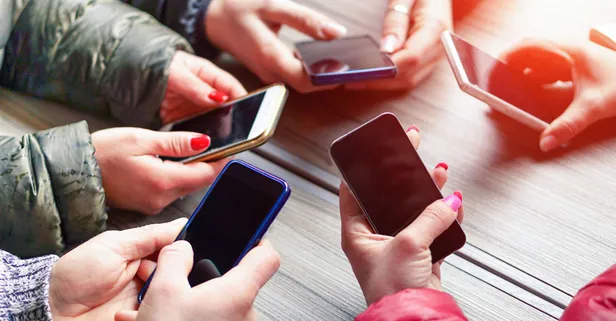 Vergisiz ÖTV'siz telefon başvuru şartları belli oldu! Öğrencilere 5.500 TL nereden yatacak? Başvurular nasıl yapılacak? IBAN detayı...