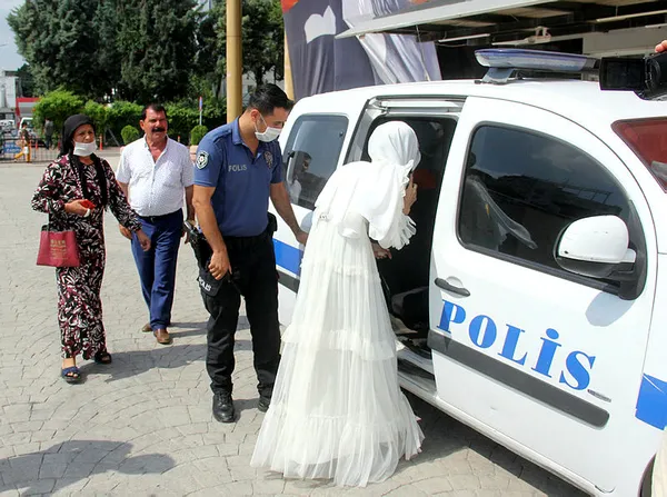 zorla-evlendirilmek-istenen-kiz-nikah-salonuna-polis-baskiniyla-kurtarildi-1593504570897.jpg