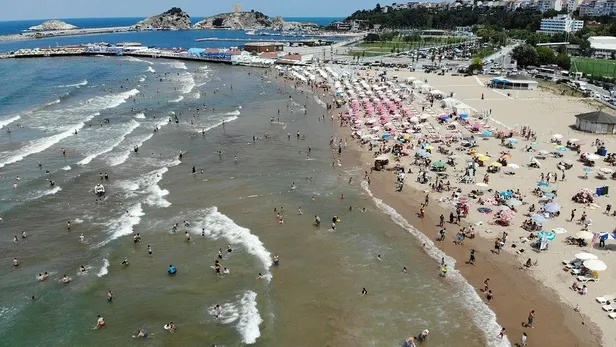 Kandıra sahillerinde olumsuz hava koşulları nedeniyle denize girmek yasaklandı-7