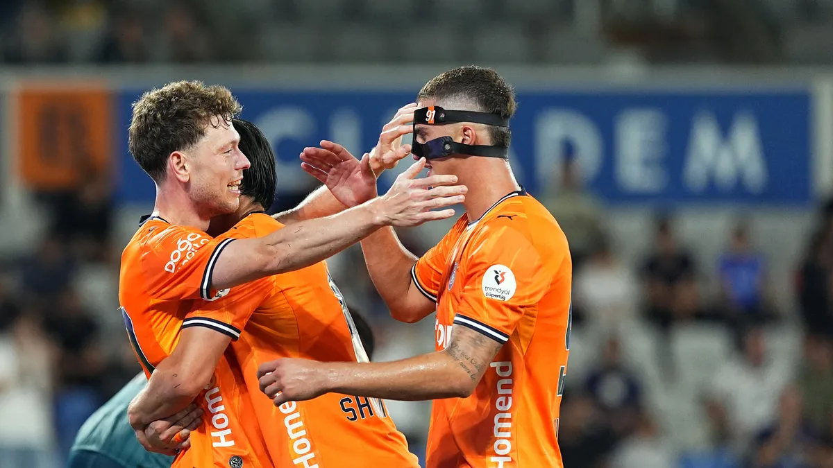 Süper Lig'e kusursuz başlangıç! Başakşehir Kocaelispor'u 2-0 yendi