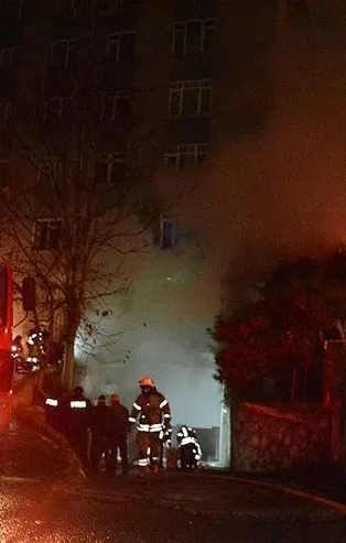 Şişli'de gece saatlerinde çıkan yangın korkuya neden oldu
