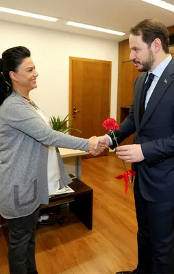 Bakan Albayrak'tan Kadınlar Günü mesajı