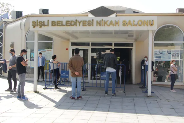 tam-kapanmasinin-sona-ermesiyle-birlikte-nikah-dairelerinde-yogunluk-olustu-1621243969618.jpg Tam kapanmasının sona ermesiyle birlikte nikah dairelerinde yoğunluk oluştu-8