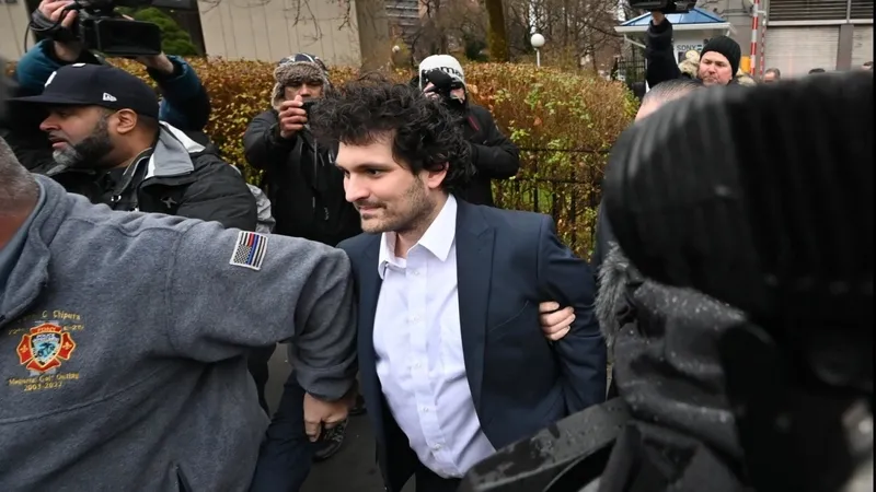 ftxin-kurucusu-ve-eski-ceosu-sam-bankman-fried-25-yil-hapis-cezasina-carptirildi-1711643406719.jpeg FTX’in kurucusu ve eski CEO’su Sam Bankman-Fried 25 yıl hapis cezasına çarptırıldı-5