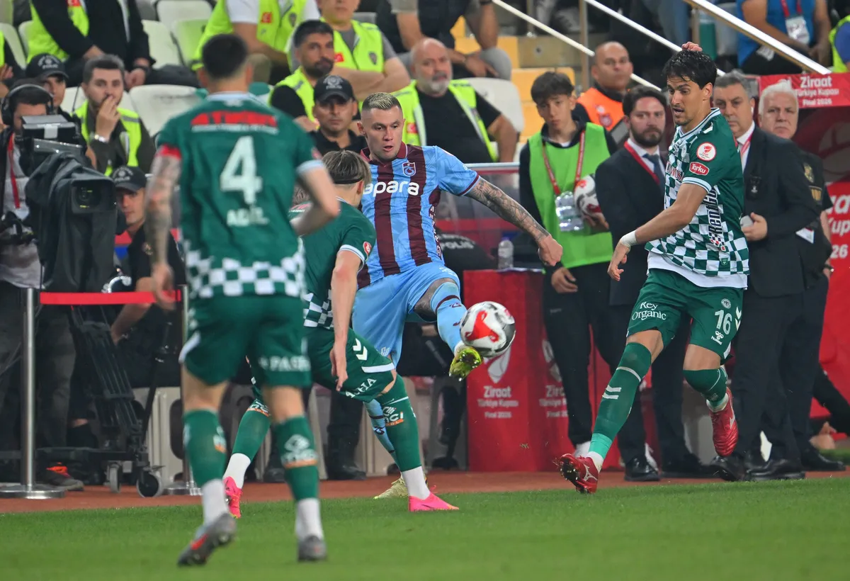 trabzonspordan-benficaya-transfer-presi-ille-de-cabral-1779910713620.jpg