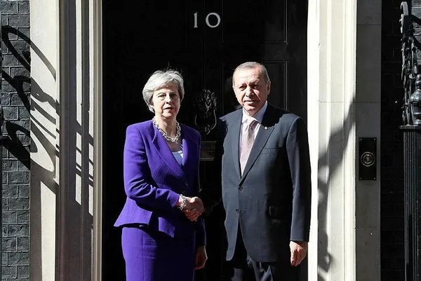 Cumhurbaşkanı Erdoğan Theresa May ile bir araya geldi-1