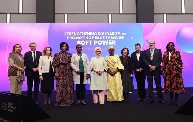 Başkan Recep Tayyip Erdoğan'ın eşi Emine Erdoğan sosyal medyada barış mesajını yineledi-1