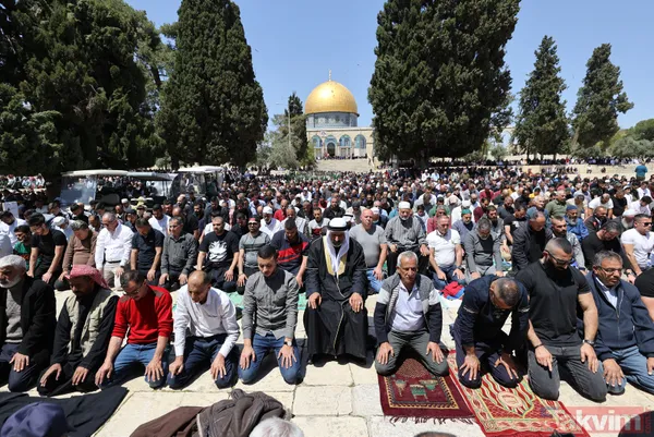 İsrail'in baskın düzenlediği Mescid-i Aksa'da 60 bin kişi cuma namazı kıldı! - 17