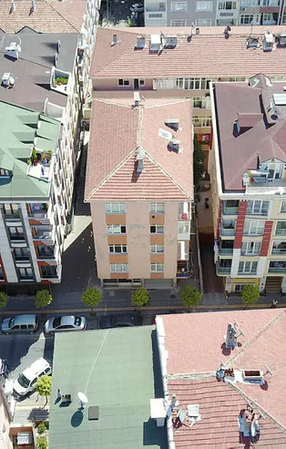 İstanbul'da korku apartmanı! Mahalleli diken üstünde