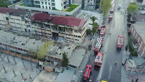 SON DAKİKA: Bağcılar’da gece yarısı korkutan yangın-5