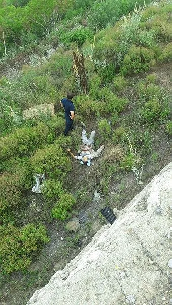Bursa'da kaza yapan traktör sürücüsü bariyeri aşıp uçuruma düştü-3