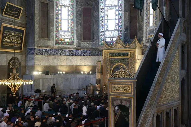 diyanet-isleri-baskani-ali-erbastan-ayasofyada-filistin-haykirisi-dunya-bu-soykirimi-sadece-seyrediyor-elinde-1697804990648.jpeg Diyanet İşleri Başkanı Ali Erbaş'tan Ayasofya'da "Filistin" haykırışı: Dünya bu soykırımı sadece seyrediyor! Elinde kılıçla çıktı-3