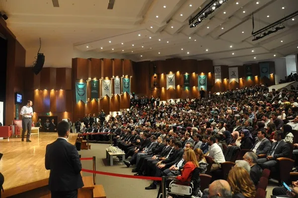 Enerji ve Tabii Kaynaklar Bakanı Berat Albayrak Bursa’da gençlerle bir araya geldi-1