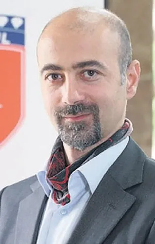 Hakim karşısına çıkan Oğuz Ata  imzaların sahte olduğu belgelenen senedi icraya verdiğini itiraf etti