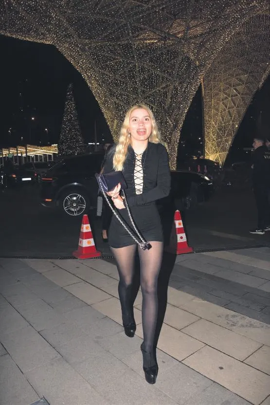 unluler-siklik-yarisina-girdi-aleyna-tilki-ivana-sert-ve-hadise-1577396314205.jpeg Ünlüler şıklık yarışına girdi! Aleyna Tilki, İvana Sert ve Hadise...-2