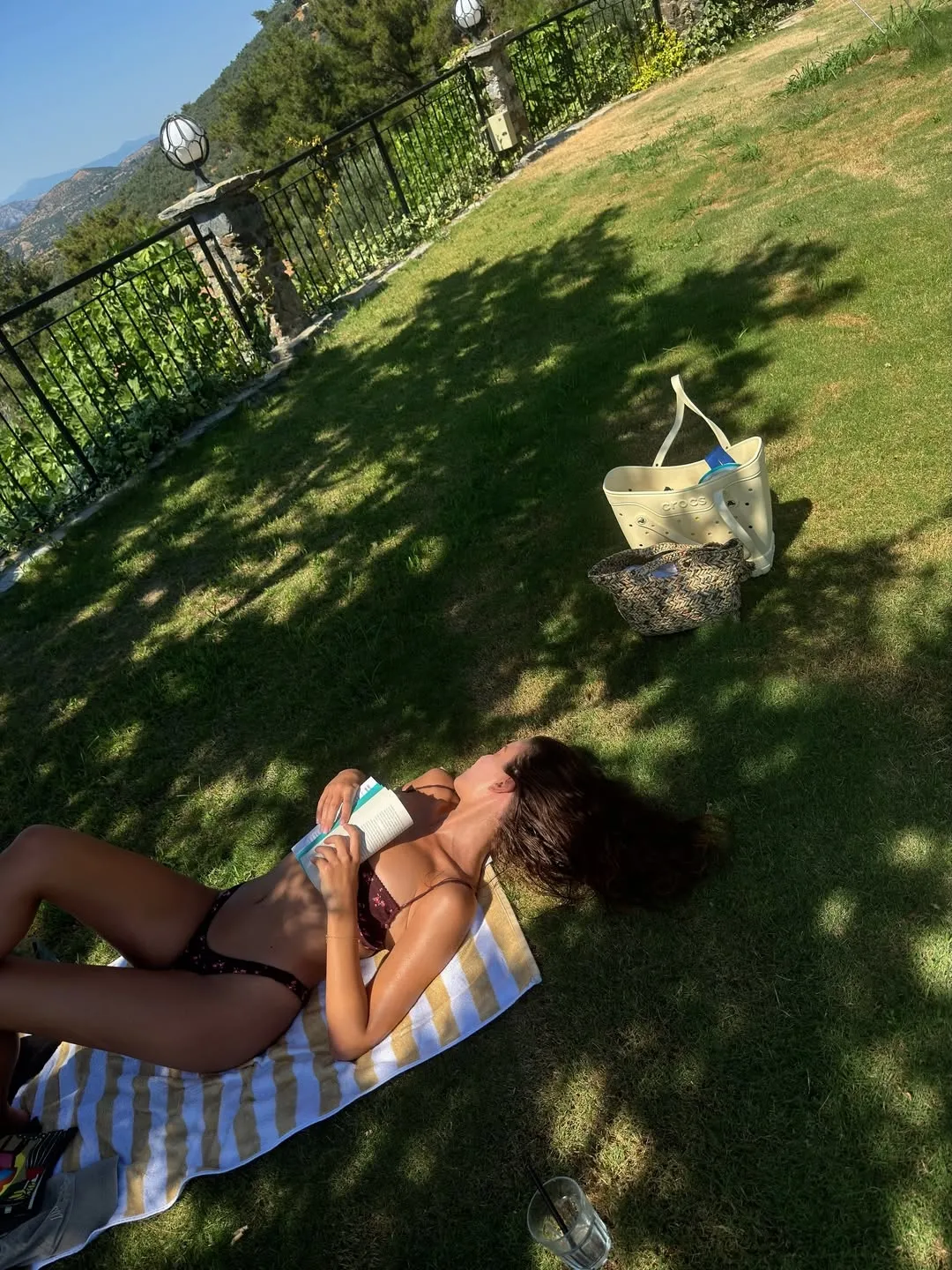 yaren-guldikenden-tatil-paylasimlari-dusuk-kortizol-modu-1785224382301.jpg "Low cortisol life" notuyla paylaştı: Yaren Güldiken'in bikinili tatil paylaşımı gündem oldu-5
