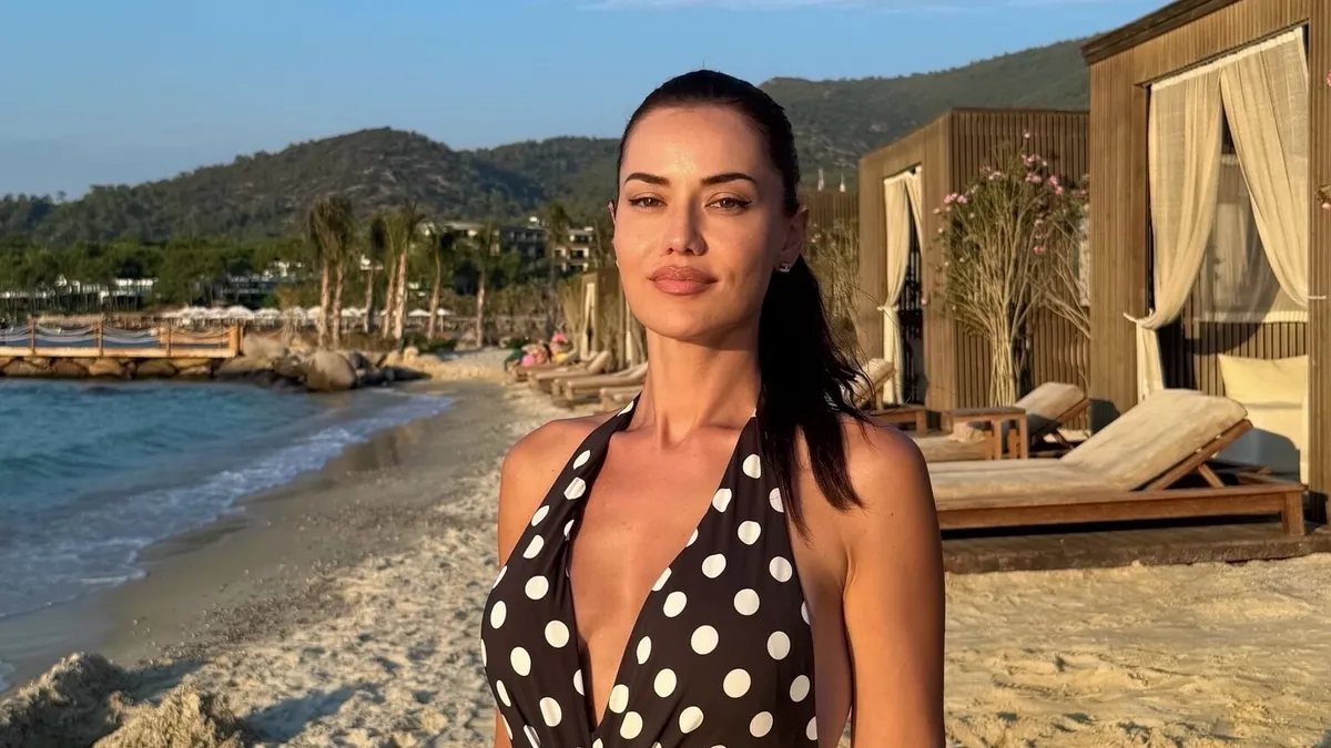 Fahriye Evcen set öncesi oğlu Karan'la baş başa yemekte: "Dünya bir yana"