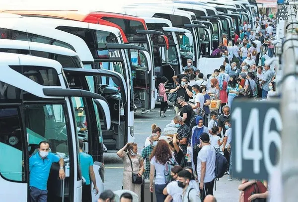 Otogarlar doldu, havalimanları taştı: Tatilde 22 km'lik araç kuyruğu herkesi ortalığı karıştırdı-2