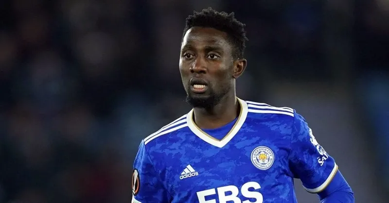 trabzonsporda-transfer-resmen-duyuruldu-tam-10-futbolcu-gundemde-sampiyonlugun-ilk-adimlari-o-isimle-atiliyor-1718378738779.jpeg Trabzonspor'da transfer resmen duyuruldu! Tam 10 futbolcu gündemde... Şampiyonluğun ilk adımları o isimle atılıyor-8