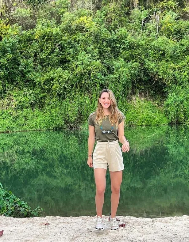 survivor-panaroma-sunucusu-kubra-acil-kimdir-kac-yasinda-evli-mi-seyma-subasi-kardesi-kubra-acil-ile-kus-mu-1642423927444.jpg Şeyma Subaşı kardeşi Kübra Açıl ile küs mü? Survivor Panaroma sunucusu Kübra Açıl kimdir? Kaç yaşında? Evli mi?-4