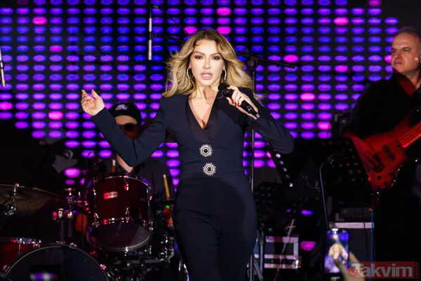 Bir evlilik 'Hadise'si! Mehmet Dinçerler yüzüğü parmağına taktı, Hadise Açıkgöz sevinçten havalara uçtu: "Evet dedim" - 5