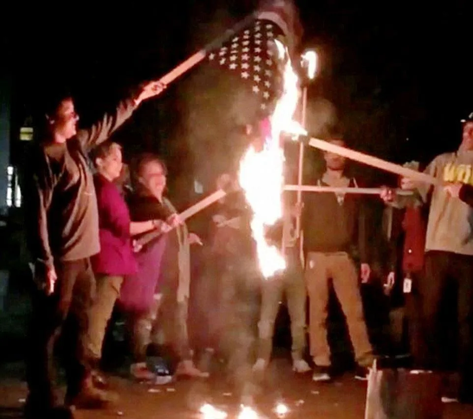 Trump'tan ABD bayrağı yakanlara tepki-1