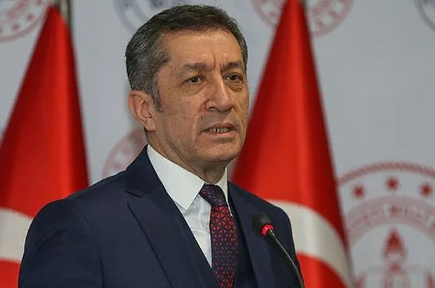 Bakan Selçuk'tan "ara tatil" paylaşımı