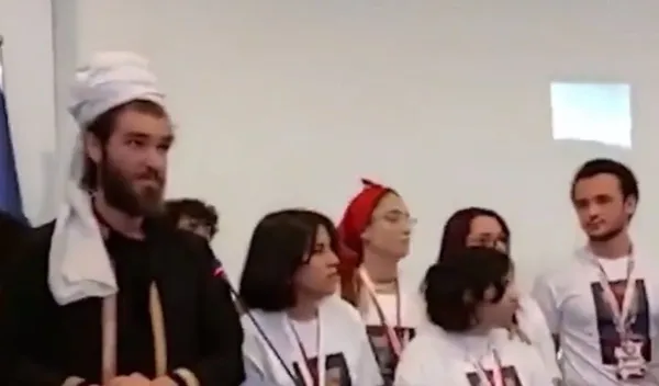 ankara-universitesi-siyasal-bilgiler-fakultesinde-kutsal-inek-bayrami-adi-altinda-islama-hakaret-edildi-1652431439467.jpg Ankara Üniversitesi'nde 'İnek Bayramı' rezaleti! Tepki çeken görüntülerin ardından disiplin ve adli inceleme başlatıldı-2