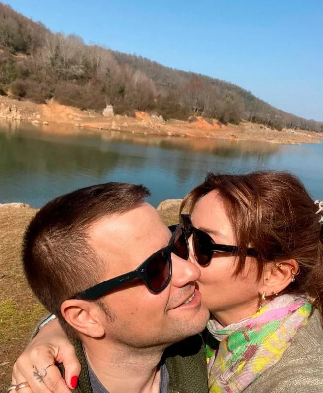 1773577171706.jpeg Yağmur Atacan’dan nişan gecesi itirafı: "Pınar'ı öpeyim derken yanlışlıkla kafa attım"-6