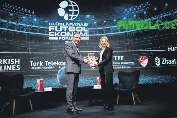 Sabah Gazetesi tarafından düzenlenen forumda konuşan Ahmet Nur Çebi: Fenerbahçe algısını yıkacağız-4