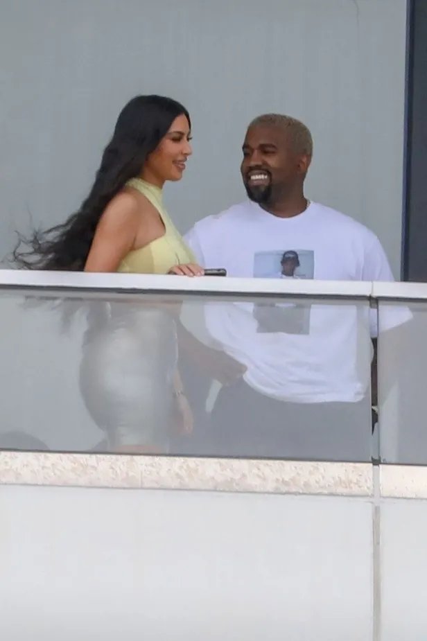 Kanye West'ten Kim Kardashian'a 14 milyon dolarlık ev hediyesi! Sevinçlerini öpüşerek gösterdiler-4