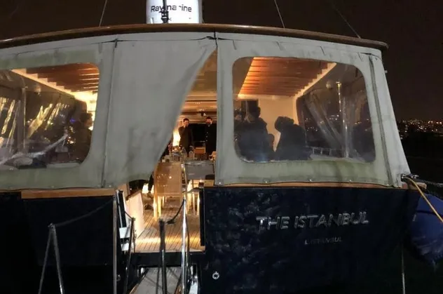 Doğum günü partisi pahalıya patladı! İstanbul Boğazı'nda yattaki partiye polis baskını