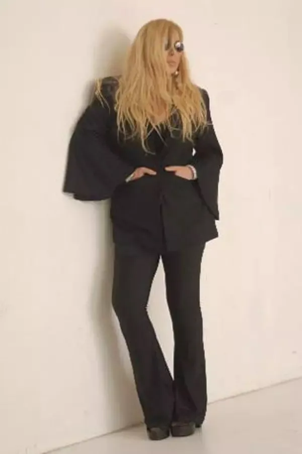 ender-sarac-zerrin-ozere-6-ayda-33-kilo-verdirdi-60-yasinda-109-kilodan-40-bedene-indi-tekerlekli-sandalyeye-m-1701781893605.jpeg 60'lık sanatçı 109 kilodan 76'ya indi! 6 ayda 33 kilo verdiren Zerrin Özer diyeti! Ender Saraç'ın sihirli kürü-10