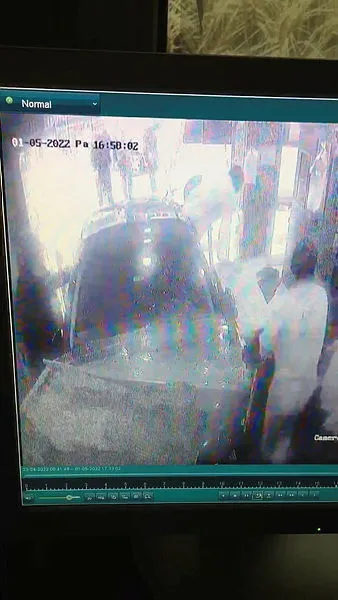 1651572641767.jpg Camdan sarkarak sosyal medyada yayın yaparken fırına girdi-3
