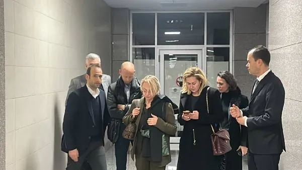 fon-vurgununda-gerilim-dolu-durusma-secil-erzanin-tutukluluk-halinin-devamina-karar-verildi-sesler-yukseldi-ya-1705344955890.jpeg Fon vurgununda gerilim dolu duruşma | Seçil Erzan'ın tutukluluk halinin devamına karar verildi! Sesler yükseldi: "Yalancı"-9