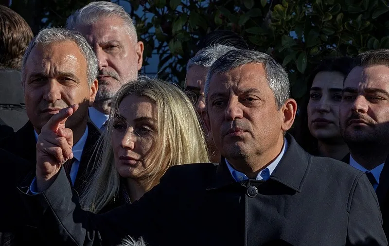 İKİNCİ GÜN GERGİNLİKLE BAŞLADI-1