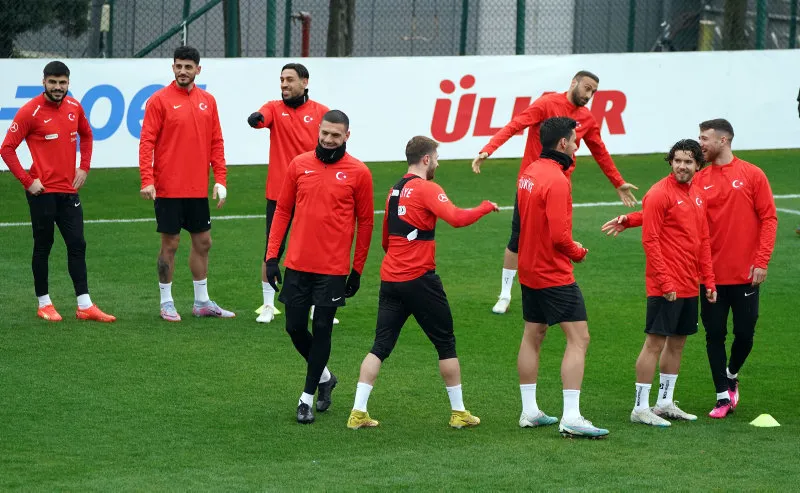 Kuntz'dan flaş karar! İşte Türkiye Ermenistan maçı 11'i - 15