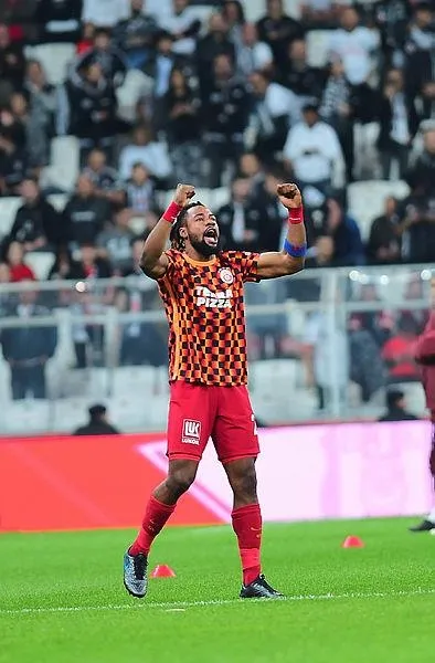 galatasarayda-luyindama-karari-yer-yerinden-oynayacak-1640538292873.jpeg Galatasaray'da Luyindama kararı! Yer yerinden oynayacak-5