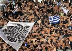 Yunan taraftarlar tahrike başladılar