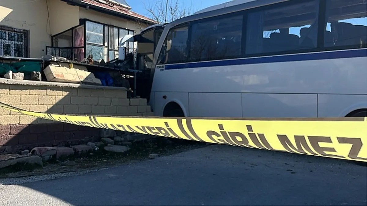 Konya’da belediye otobüsü ile öğrenci servisi çarpıştı: 17 yaralı