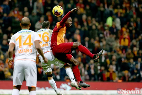 Muslera kalesinde devleşti! Sosyal medyada yer yerinden oynadı... - 9