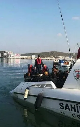 İzmir Urla açıklarında 60 kaçak göçmen yakalandı