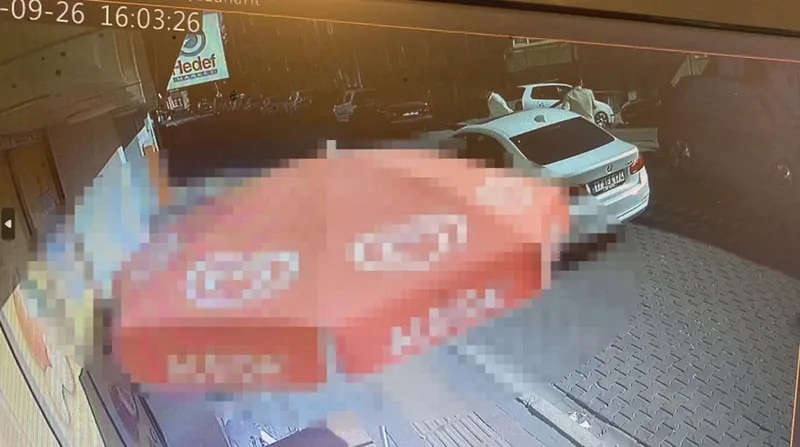 Çanakkale'de polis merkezinin önünde kan aktı! Husumetli iki grup birbirine girdi: Savaş alanında 6 yaralı, 11 gözaltı (DHA)