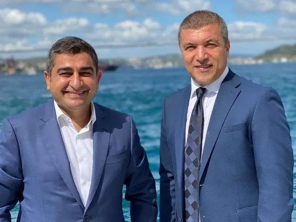 kafakola-alinan-gazeteciler-eliyle-muhalefet-kanallari-mi-kuruluyor-dundar-ozdil-kavgasi-chp-yandasi-cukur-medyayi-karistirdi-1624375327851.jpeg "Kafakola alınan" gazeteciler eliyle muhalefet kanalları mı kuruluyor? Dündar-Özdil kavgası CHP yandaşı çukur medyayı karıştırdı-3