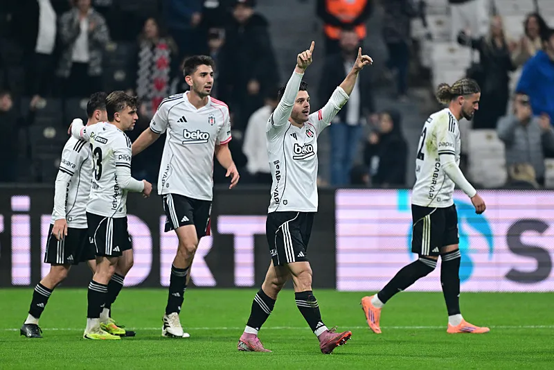 Beşiktaş'ın yıldızına Rizespor maçı sonrası olay sözler! "Banka soyguncusu gibi" - 5