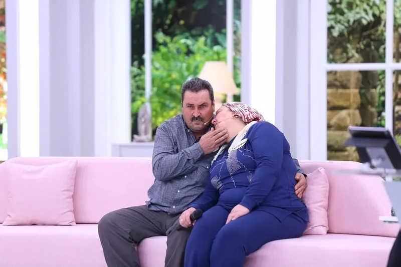 1768327986645.jpeg Esra Erol'dan Türk televizyon tarihinde ilk! Aranan suçlu canlı yayında yakalandı: Dolandırıcılık çetesini ifşa etti-2