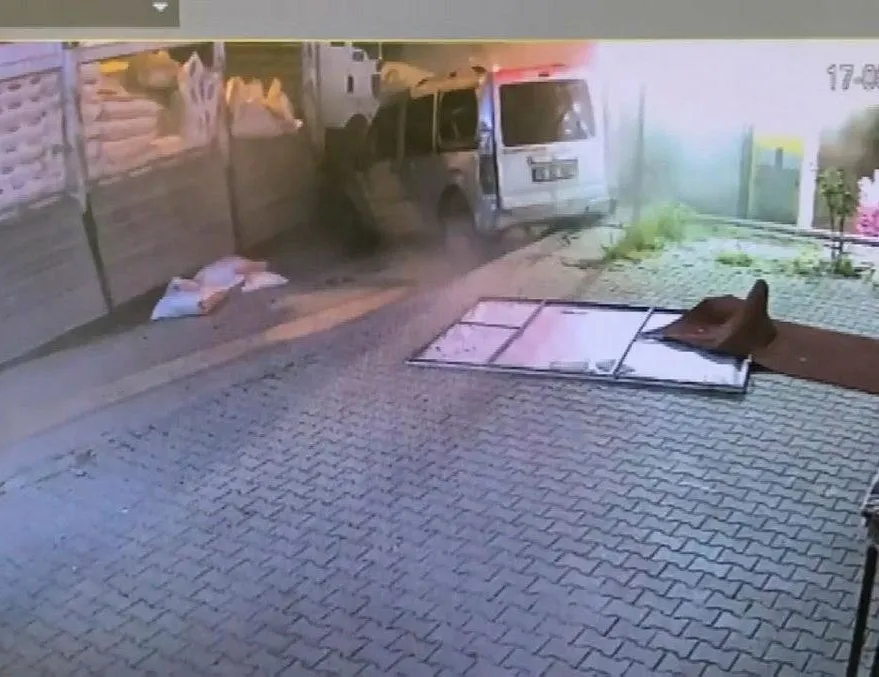 Freni boşalan kamyon 9 aracı biçti