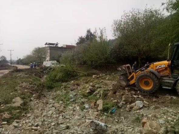 Adana'da fırtına hayatı felç etti-4