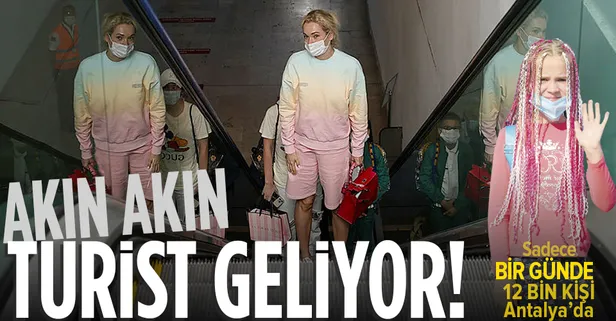 Türkiye'ye turist akını: İlk gün 44 uçakla 12 bini aşkın Rus Antalya'ya indi