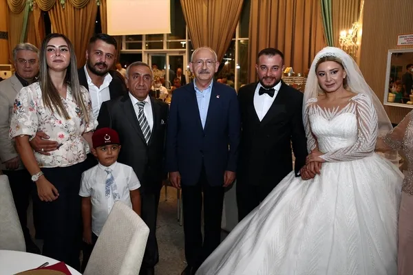 kemal-kilicdaroglunun-fikrasina-kimse-gulmedi-1630305148336.jpg Kemal Kılıçdaroğlu'nun fıkrasına kimse gülmedi-4